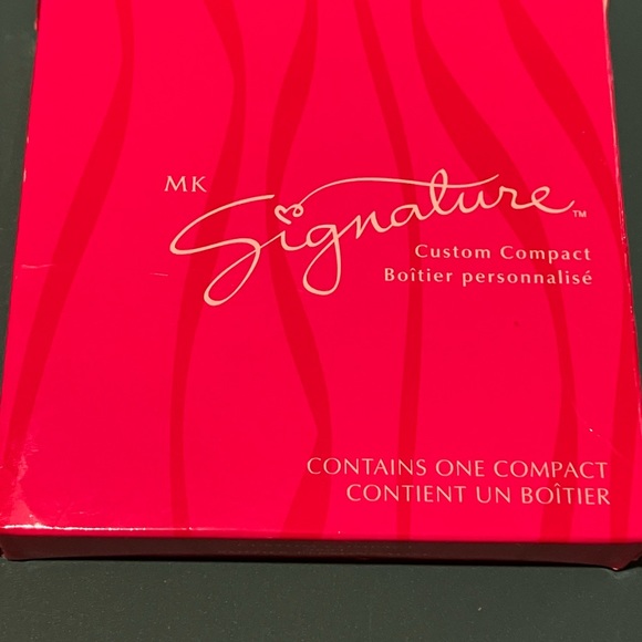 New Mary Kay Makeup Compact💞💞 - Picture 1 of 5